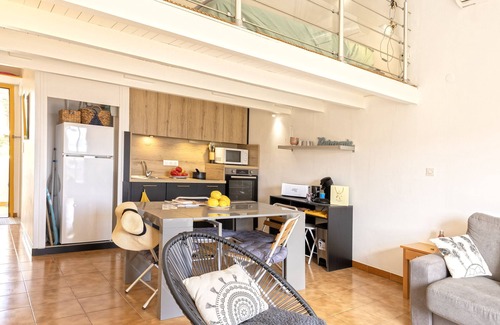 L'Ile-Rousse Apartment | Casa Sémaphore, studio renovated, air-conditioned, with sea view