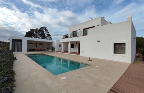 Sant Joan de Labritja House | Casa Serena con piscina y jardín