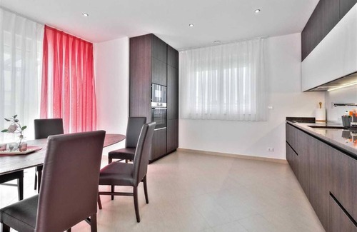 Finida Villa | Casa Siesta with swimming pool, jacuzzi & garage