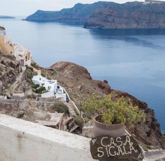 Oia House | Casa Sigala cave