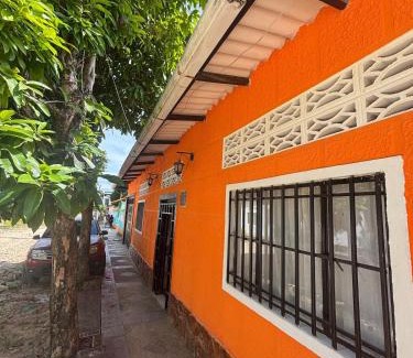 Melgar House | Casa sol en el jardin - piscina y relajacion total