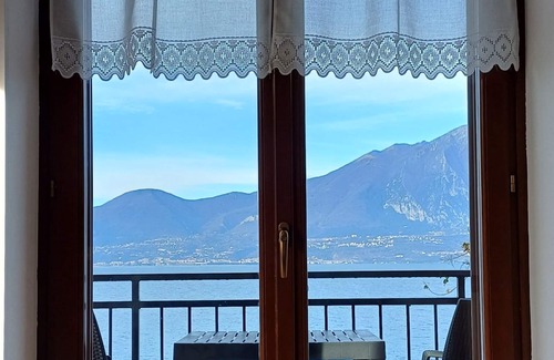 Torri del Benaco Apartment | Casa Stefano n. 4 - spectacular lake view - parking - WIFI free