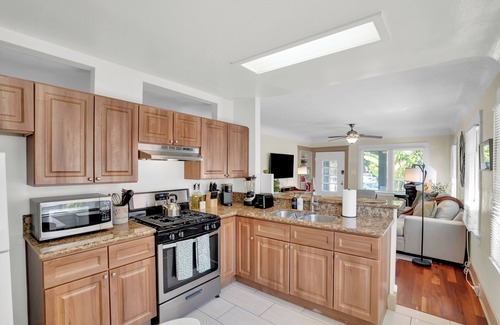 Eastside House | Casa Teresa/3B2ba/8 Guests/PacMan Arcade Machine/Beach is 1 mile/1 FREE Parking