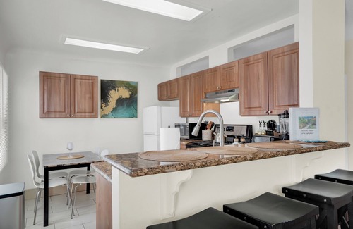 Eastside House | Casa Teresa/3B2ba/8 Guests/PacMan Arcade Machine/Beach is 1 mile/1 FREE Parking