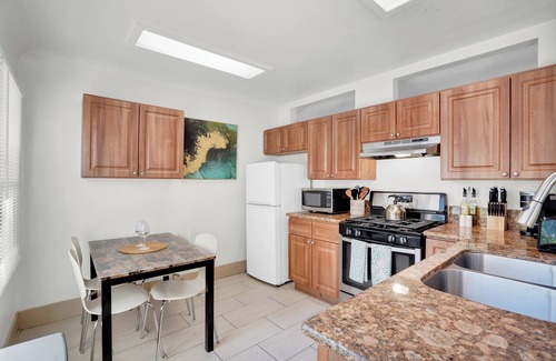 Eastside House | Casa Teresa/3B2ba/8 Guests/PacMan Arcade Machine/Beach is 1 mile/1 FREE Parking