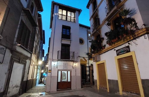 Albaicin House | Casa Torre Histórica Para Grupos en Albaycin a Pasos de Plaza Nueva y Alhambra