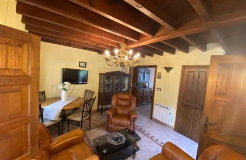 Infiesto House | Casa Triana, lugar idóneo para 4 o 6 huéspedes.