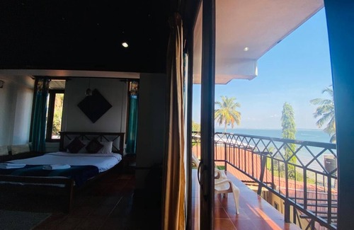 Dona Paula Hotel | Casa Tropicana