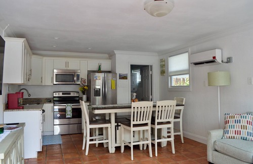Grandview Heights Cottage | Casa Tua: Charming Cottage House in Downtown West Palm Beach!