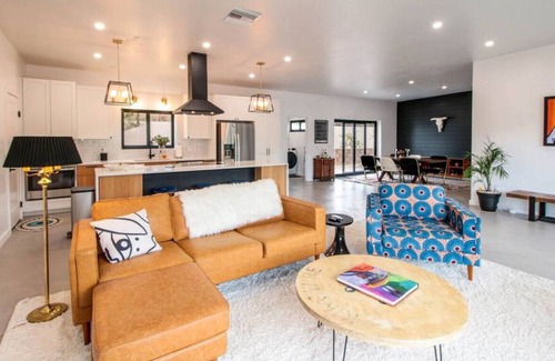 Tucson House | Casa Tui: Sabino Canyon! Cyclists! Gym+Pool+Views!
