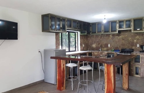 La Laguna House | Casa ubicada cerca de una hermosa laguna, con una hermosa vista a la sierra .
