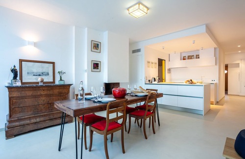 8th Arrondissement Apartment | CASA UMI - Magnifique appartement avec accès privé à la mer et grande terrasse