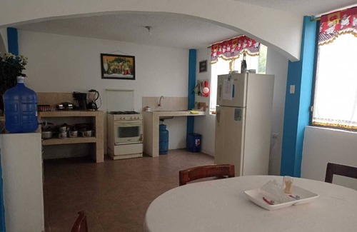 Lligua House | Casa Vacacional Baños white blue house
