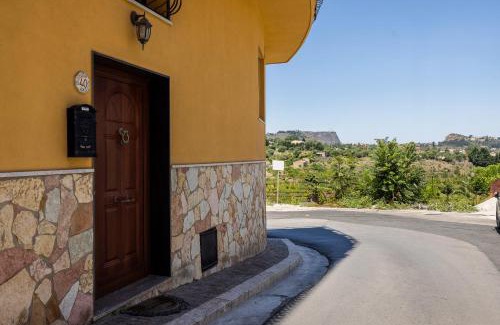 Casteldaccia Apartment | Casa Vacanza Panoramico WiFi TV Centro Storico