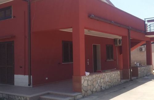 Carrozziere Villa | Casa Vacanze by Giorgia. Independent villa a few km from the city and the sea.