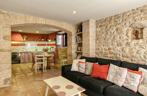 Orriols House | Casa Vermella