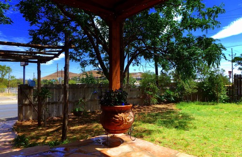 Alpine House | Casa Vida - Lyle Lovett Wrote 3 Songs Here!