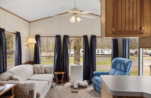 Russell House | Casa Villa Park
