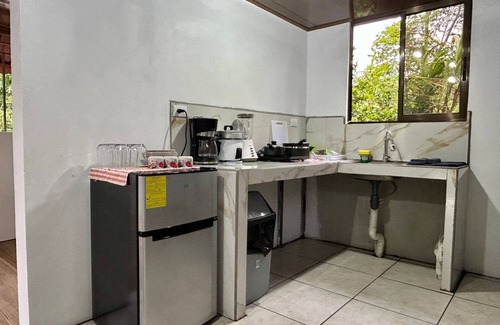 Cahuita House | Casa Violeta Cahuita 5 minutes from Cahuit National Park.