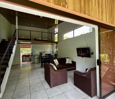 Cahuita House | Casa Violeta