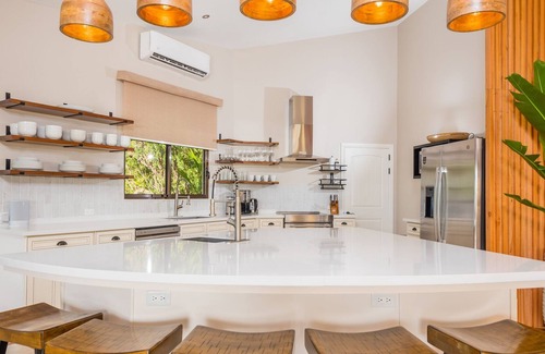Potrero House | Casa Vista Prieta, Ultra-Luxurious w/ Pool, Gym