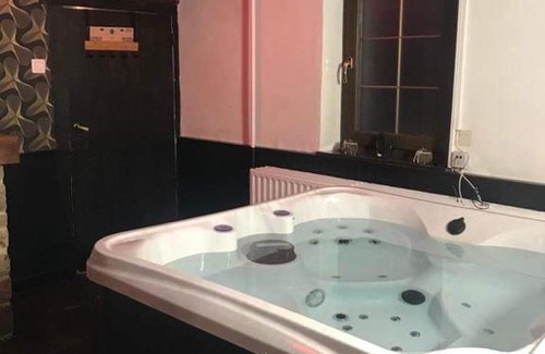 Buzet House | Casa Wellness Floreffe jacuzzi