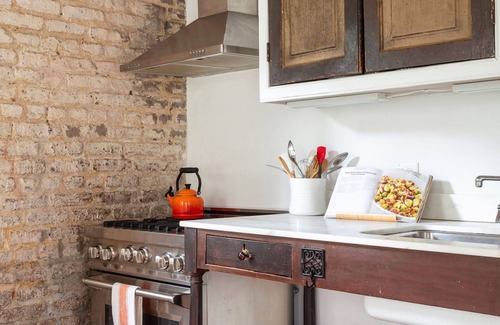 Harleston Village House | Casa Zoë | Historic Garden Carriage House CHS