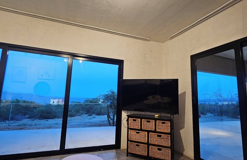 El Sargento House | CASA ZORRO Close to the hot springs, bike trails and beautiful beach.
