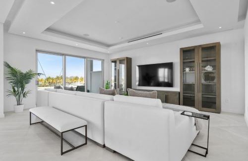 Palm Cay Apartment | Casablanca Bahamas- New Luxury Waterfront Condo, Palm Cay, The Bahamas