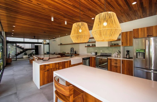 Uvita House | CasaBlanca, Brand new, 4 bdr, walk 2 beach