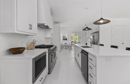Arp House | Casablanca: Pool, Fire Pit & Luxury at High Hill
