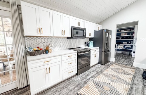 Gulfview Heights House | CasaBlanca30a: Dog Friendly, Game Room, 6 Seater Golf Cart & NFL SUNDAY TICKET!