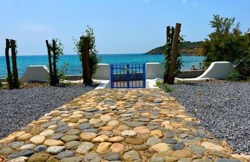 Sarroch Villa | Casale fronte mare - villa with swimming pool in front of the beach