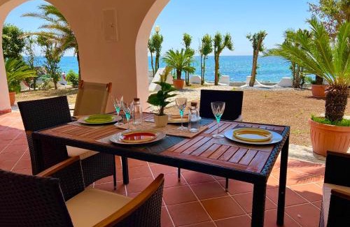 Sarroch Villa | Casale fronte mare - villa with swimming pool in front of the beach