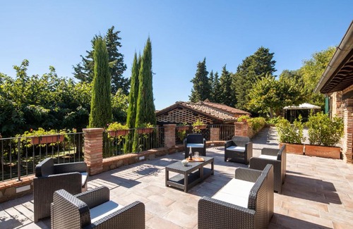 Sinalunga Villa | Casale Poggio al Vento by VacaVilla