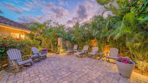 South Poinsettia House | Casamigos - 1805