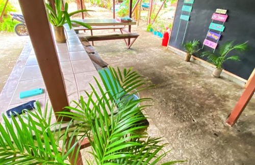 Quepos House | Casas de Isla Damas - Tico Experience