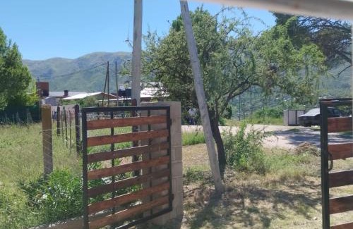 Huerta Grande House | Casas HG-Acepta mascotas-Desayuno sencillo-Pileta climatizada en predio a 2 kilómetros-Cochera para 1 auto