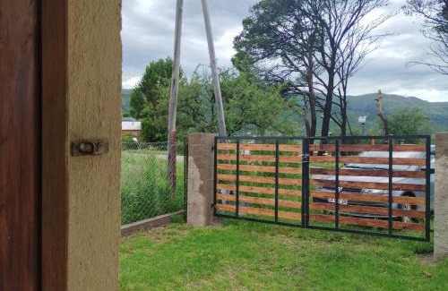 Huerta Grande House | Casas HG-Acepta mascotas-Desayuno sencillo-Pileta climatizada en predio a 2 kilómetros-Cochera para 1 auto