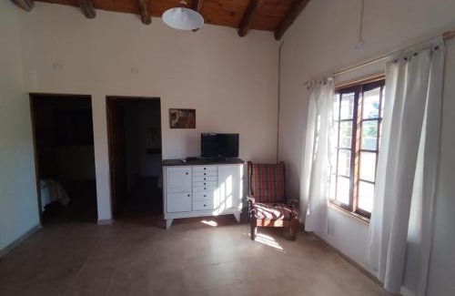 Huerta Grande House | Casas HG-Acepta mascotas-Desayuno sencillo-Pileta climatizada en predio a 2 kilómetros-Cochera para 1 auto