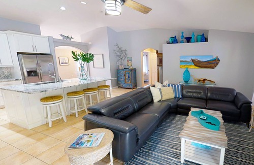 Pelican House | Casas Mañana Vacation Rental Cape Coral, FL - Your Rental Home of Tomorrow