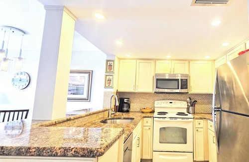 St. Augustine Beach Condo | "Casatawaves" Ocean View Villa🌴Awesome Resort Pools! Trolley!
