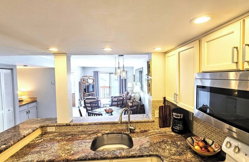 St. Augustine Beach Condo | "Casatawaves" Ocean View Villa🌴Awesome Resort Pools! Trolley!