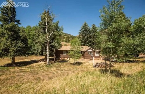 Cascade-Chipita Park Cabin | Cascade Cabin by the Creek