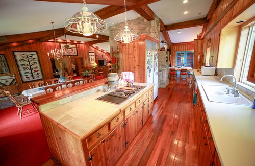 Dickel Cabin | Cascade Hollow Lodge . great for family gatherings