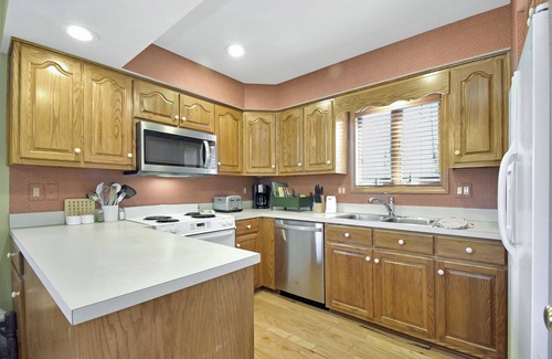 Blowing Rock Condo | Cascades 6 | Fireplace, Restaurant, Pool, Spa