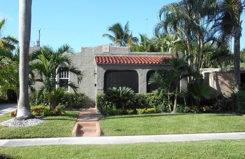 Flamingo Parks House | Case de León from the 1920's is a piece of Floridas relaxing history