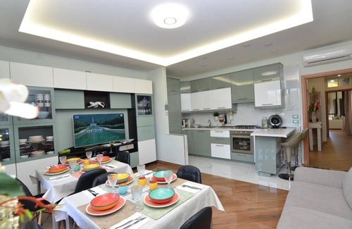 Centro Storico Apartment | CASERTA DELUXE - ELEGANT APARTMENT IN CASERTA CENTER WELCOMES UP TO 5 GUESTS