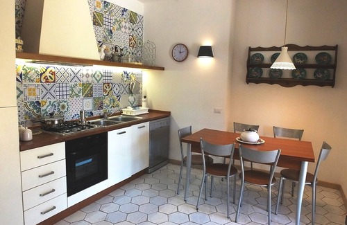 San Marco di Castellabate House | Casetta Clementina, stone farmhouse with garden in Castellabate
