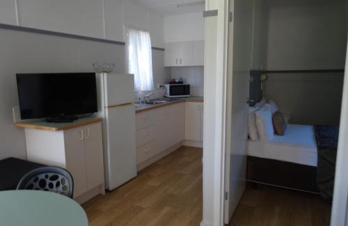 Sunshine Bay Resort | Caseys Beach Holiday Park